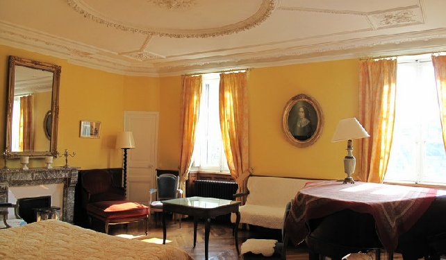 chambre jaune du Chateau Massal à Bez en Cévennes