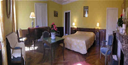 yellow room chateau Massal